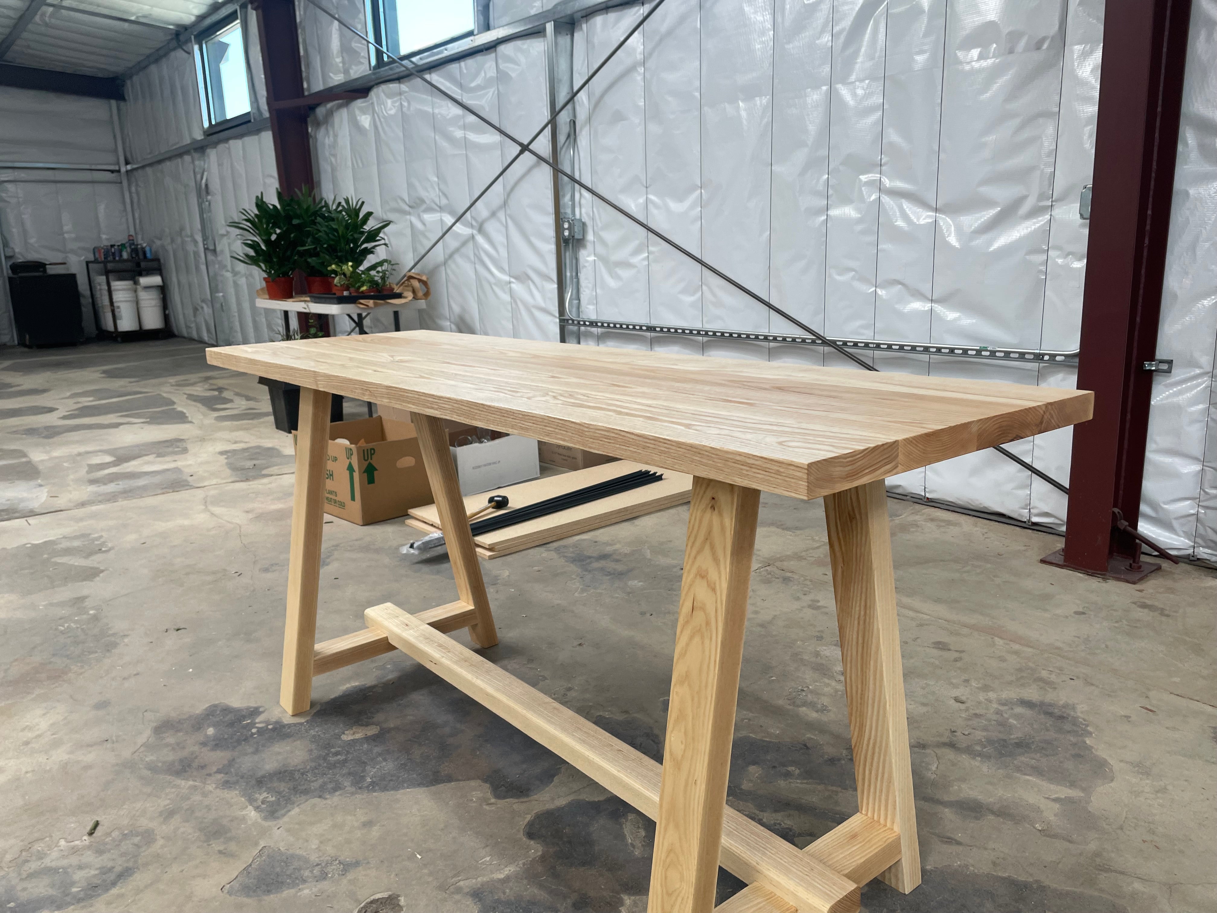 Mountain's Peak Table